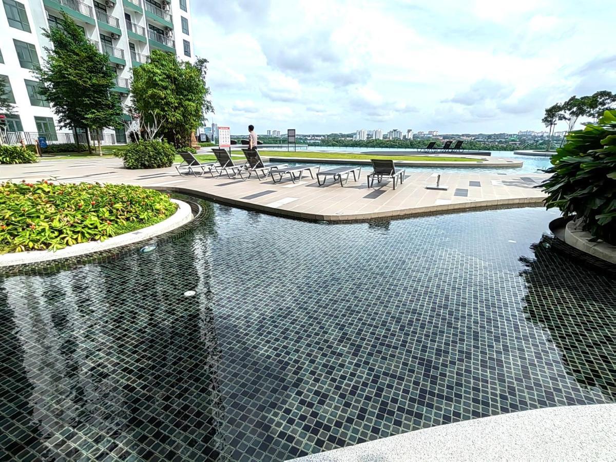 8Scape Residences Batman Vs Ironman@Lsy Home & Leisure 新山 外观 照片