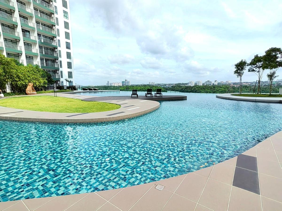8Scape Residences Batman Vs Ironman@Lsy Home & Leisure 新山 外观 照片